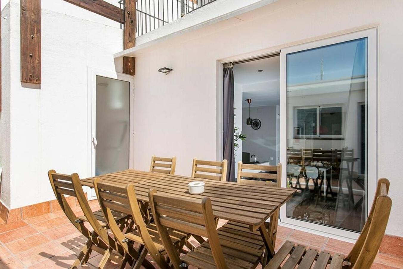 3 Bdr&terrace Close To Subway Apartment *